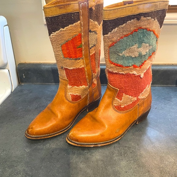 Kindred Spirit Kilim rug and leather boots. - Picture 2 of 9